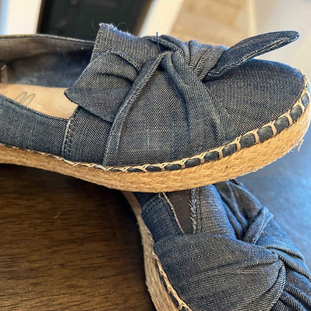 Blue Espadrille Shoes. Great summer shoe!